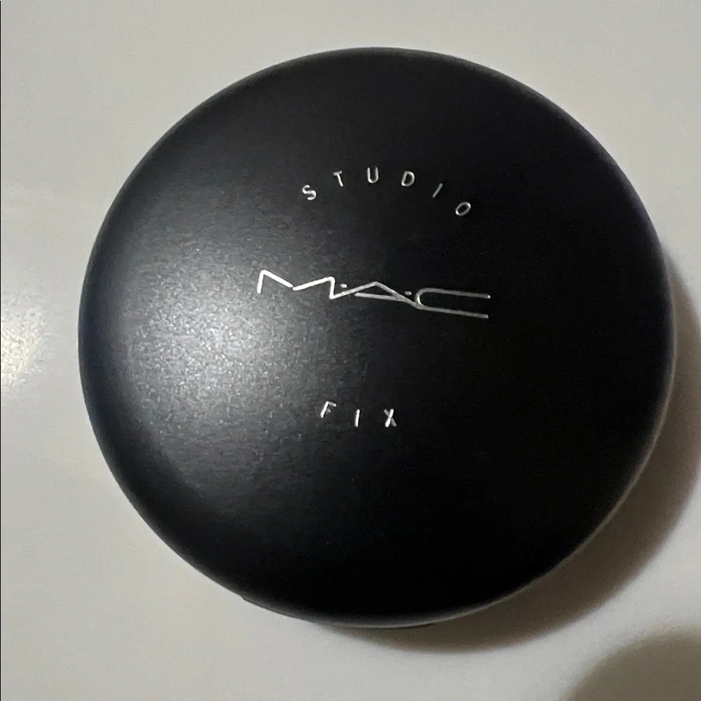 MAC studio Fix NW44 - Picture 3 of 7